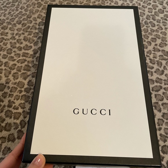 Gucci Black Scalloped Leather Willow Pearl Embellished Heel Pumps - Picture 2 of 10